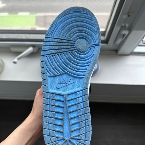 NIKE | Air Jordan 1 Retro High OG “University Blue” - Picture 8 of 12